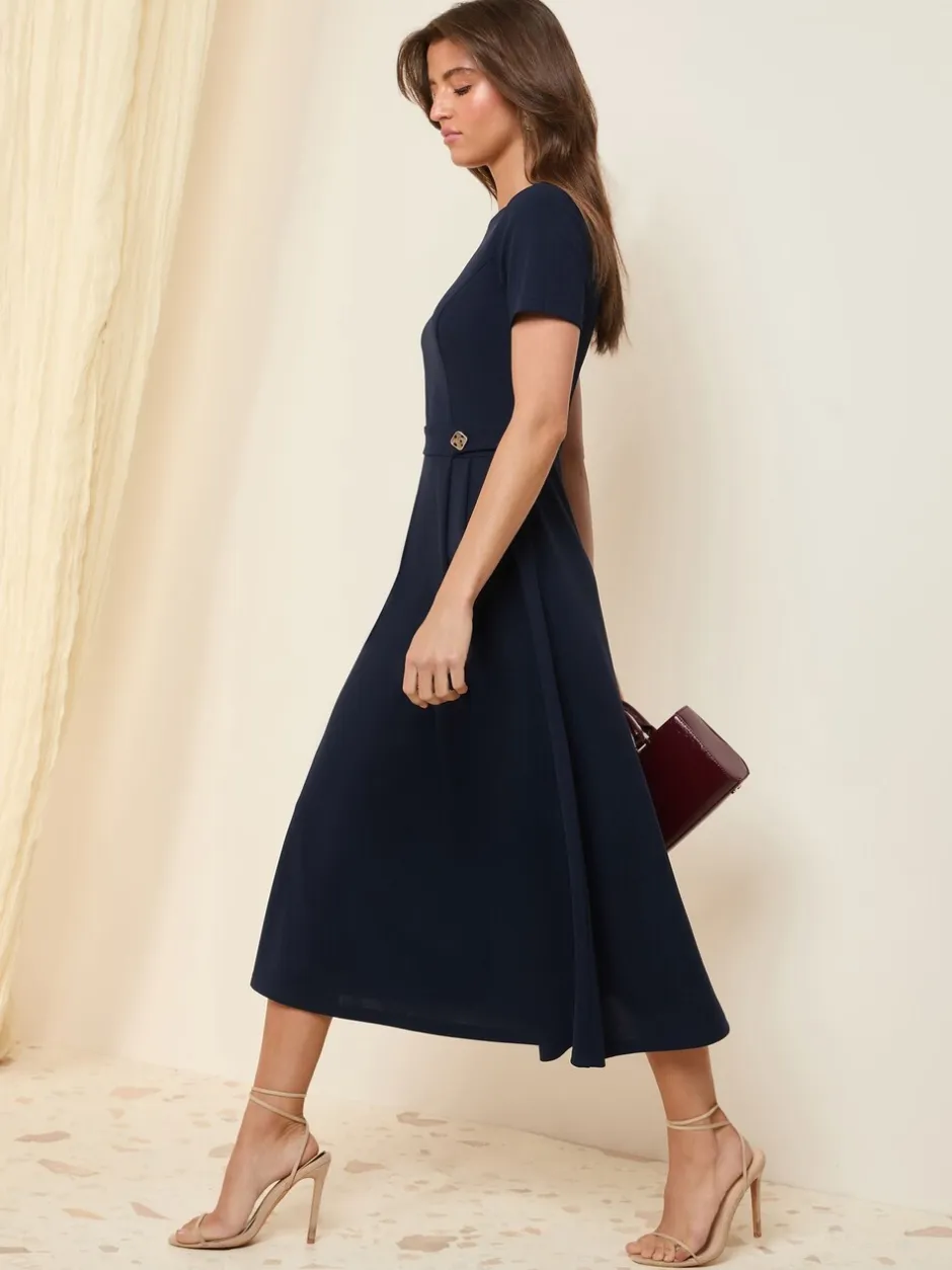 Jurken*Friends Like These Marineblauw - Getailleerde midi-jurk met tabdetail en korte mouwen