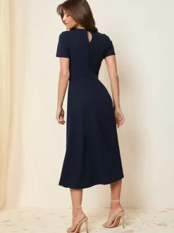 Jurken*Friends Like These Marineblauw - Getailleerde midi-jurk met tabdetail en korte mouwen