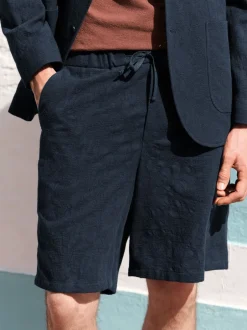 Shorts*Next Marineblauw - Regular fit Nova Fides shorts van Italiaanse stof met gehaakt patroon