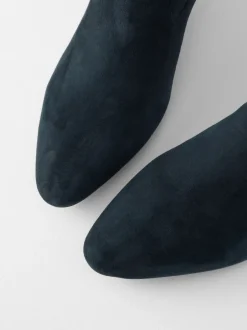 Ruimvallend En Extraruimvallend|Boots|Next - Motionflex Sokkenlaarzen met Blokhak Marineblauw suède