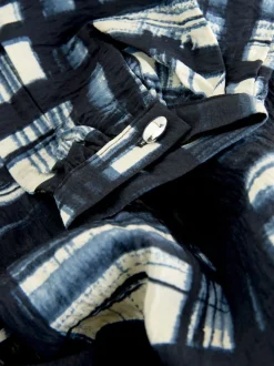 Blouses En Overhemden*Next - Keyhole Detail Relaxed Long Sleeve Blouse Marineblauw/ecru geruit