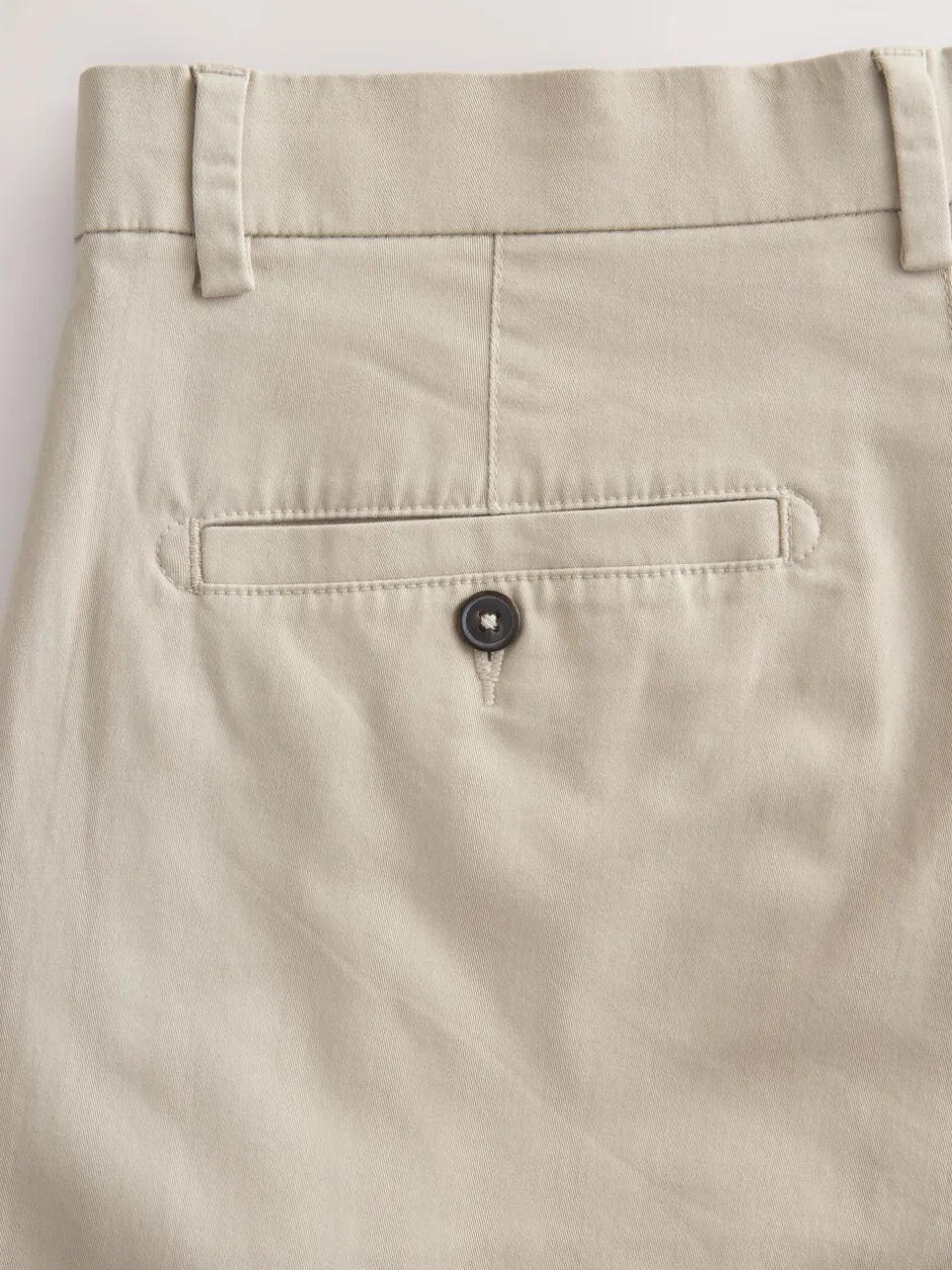 Shorts*Next - Ruimvallende pasvorm. - Set van 2 chinoshorts met stretch Marineblauw/kiezelkleurig