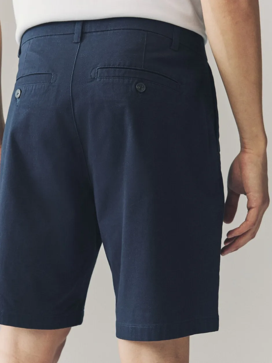 Shorts*Next - Ruimvallende pasvorm. - Set van 2 chinoshorts met stretch Marineblauw/kiezelkleurig