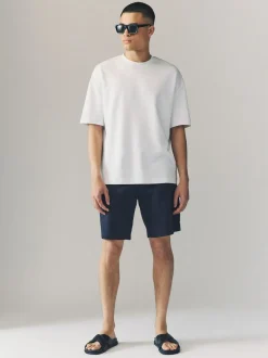 Shorts*Next - Ruimvallende pasvorm. - Set van 2 chinoshorts met stretch Marineblauw/kiezelkleurig