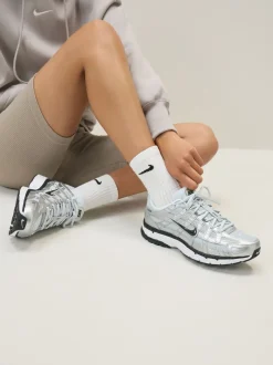 Sneakers|Nike Metallic zilver - P6000 Trainers