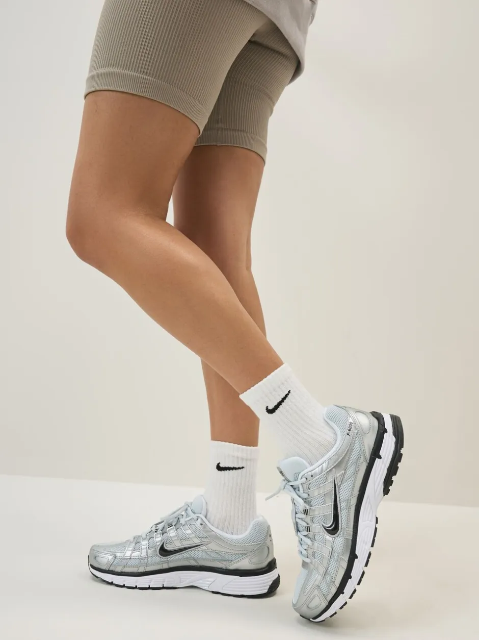 Sneakers|Nike Metallic zilver - P6000 Trainers