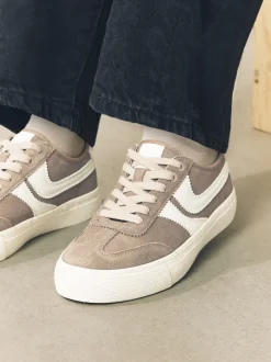 Sneakers*Next - Forever Comfort® Suede Side Stripe Skater Lace Up Trainers Mokkabruin