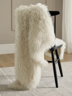 Kussentjes En Plaids|Kussentjes En Plaids|Next Mongolian Faux Fur Throw Ivoor
