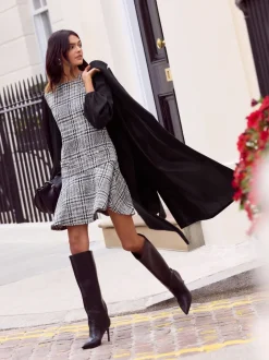 Jurken*Friends Like These - Boucle Peplum Hem Mini Dress Monochroom