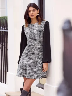 Jurken*Friends Like These - Boucle Peplum Hem Mini Dress Monochroom