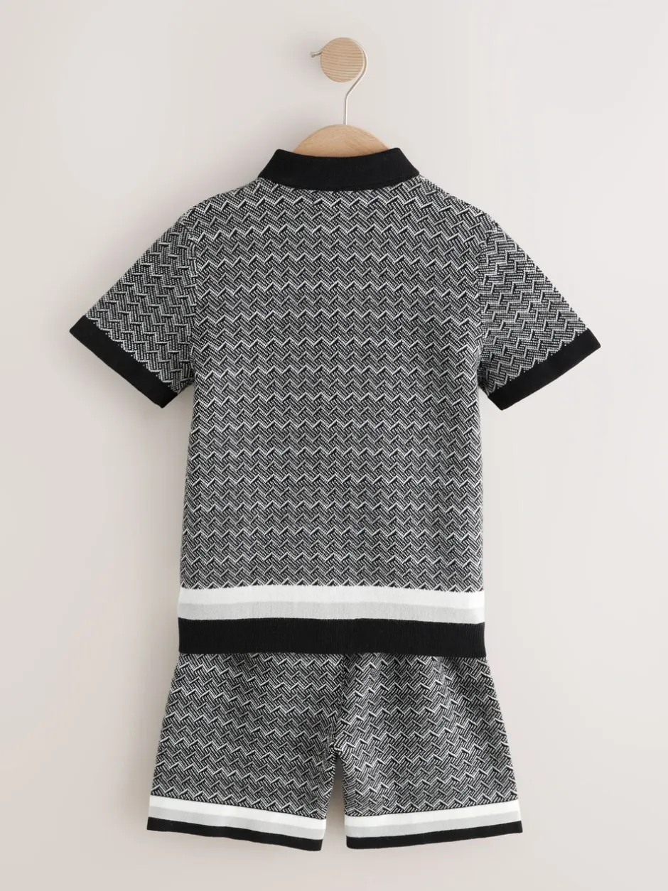 Sets En Outfits|Shorts|Next Monochroom - Set met gebreid poloshirt met knoopsluiting en short met geometrische print (3-16jr)