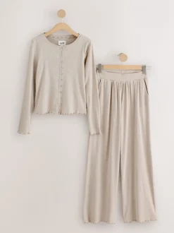 Pyjama's|Loungewear|self. - Geribbelde pyjama met knopen Moutkleurig