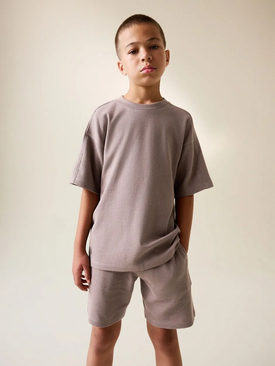 Sets En Outfits|Shorts*Next - Set van T-shirt met textuur en korte mouwen en shorts (3 - 16 jr) Nertsgrijs/bruin