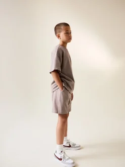Sets En Outfits|Shorts*Next - Set van T-shirt met textuur en korte mouwen en shorts (3 - 16 jr) Nertsgrijs/bruin