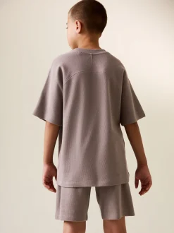 Sets En Outfits|Shorts*Next - Set van T-shirt met textuur en korte mouwen en shorts (3 - 16 jr) Nertsgrijs/bruin