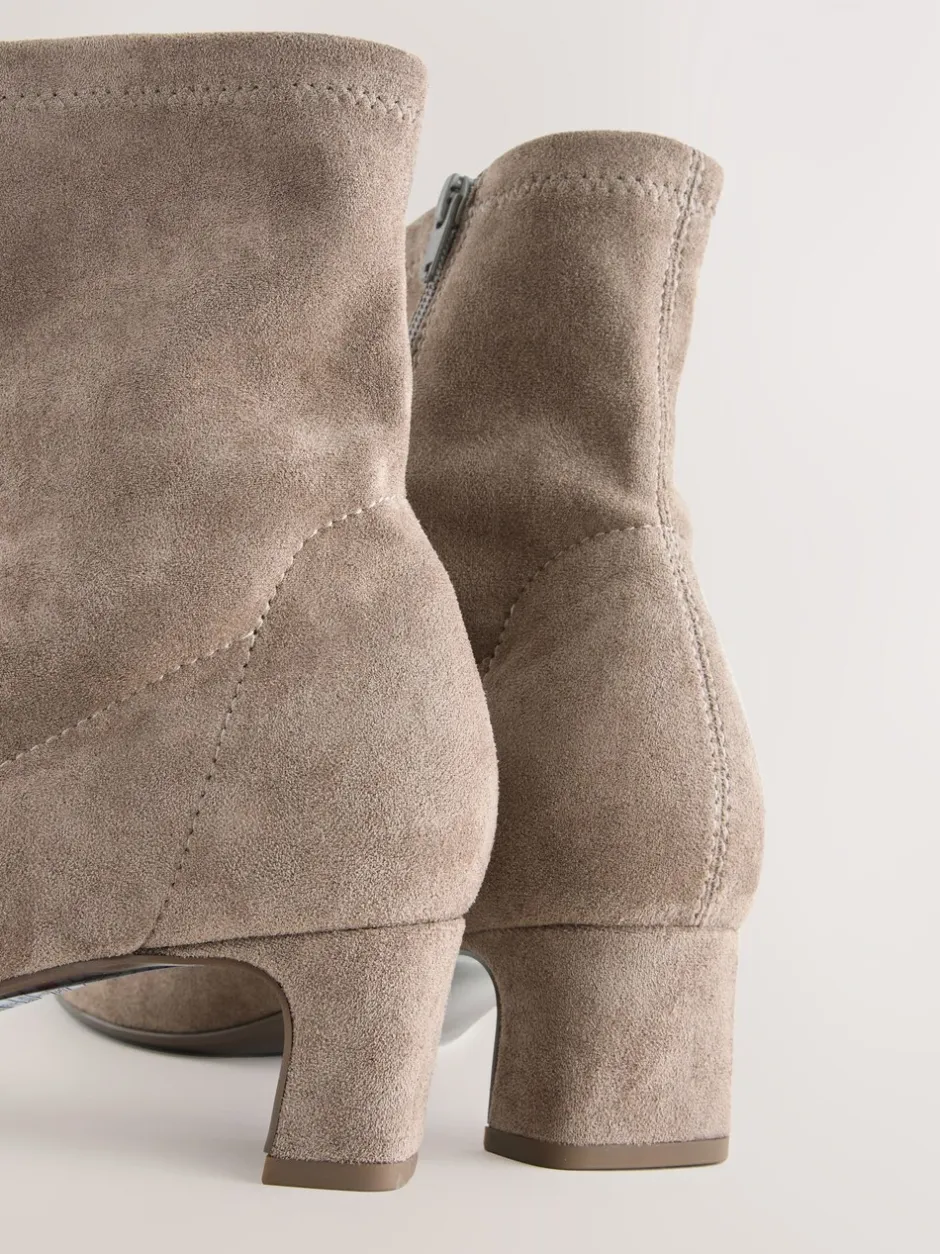 Ruimvallend En Extraruimvallend|Boots*Next - Chisel Toe Block Heel Sock Boots Neutraal taupe