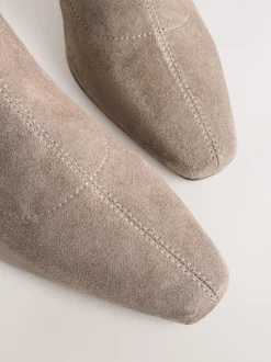 Ruimvallend En Extraruimvallend|Boots*Next - Chisel Toe Block Heel Sock Boots Neutraal taupe