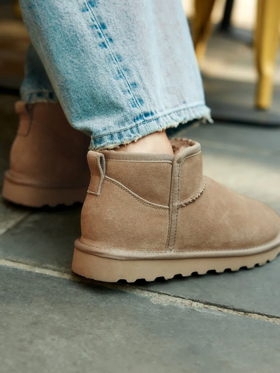 Ruimvallend En Extraruimvallend|Boots|Next - Waterafstotende enkellaarzen van imitatiebont Neutraal taupe suède