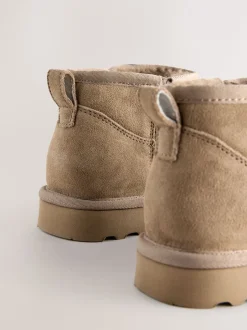 Ruimvallend En Extraruimvallend|Boots|Next - Waterafstotende enkellaarzen van imitatiebont Neutraal taupe suède