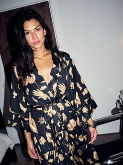 Badjassen|Alle Nacht- En Loungekleding|Never Fully Dressed Charm Satin Robe