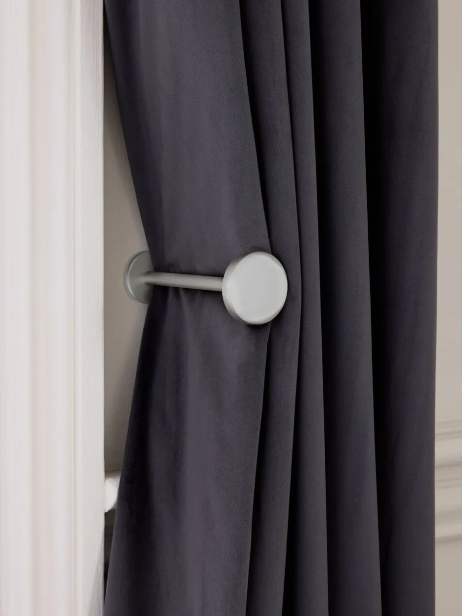 Gordijnroedes En -Accessoires|Next - Set van 2 gordijnhouders met studs Geborsteld zilver