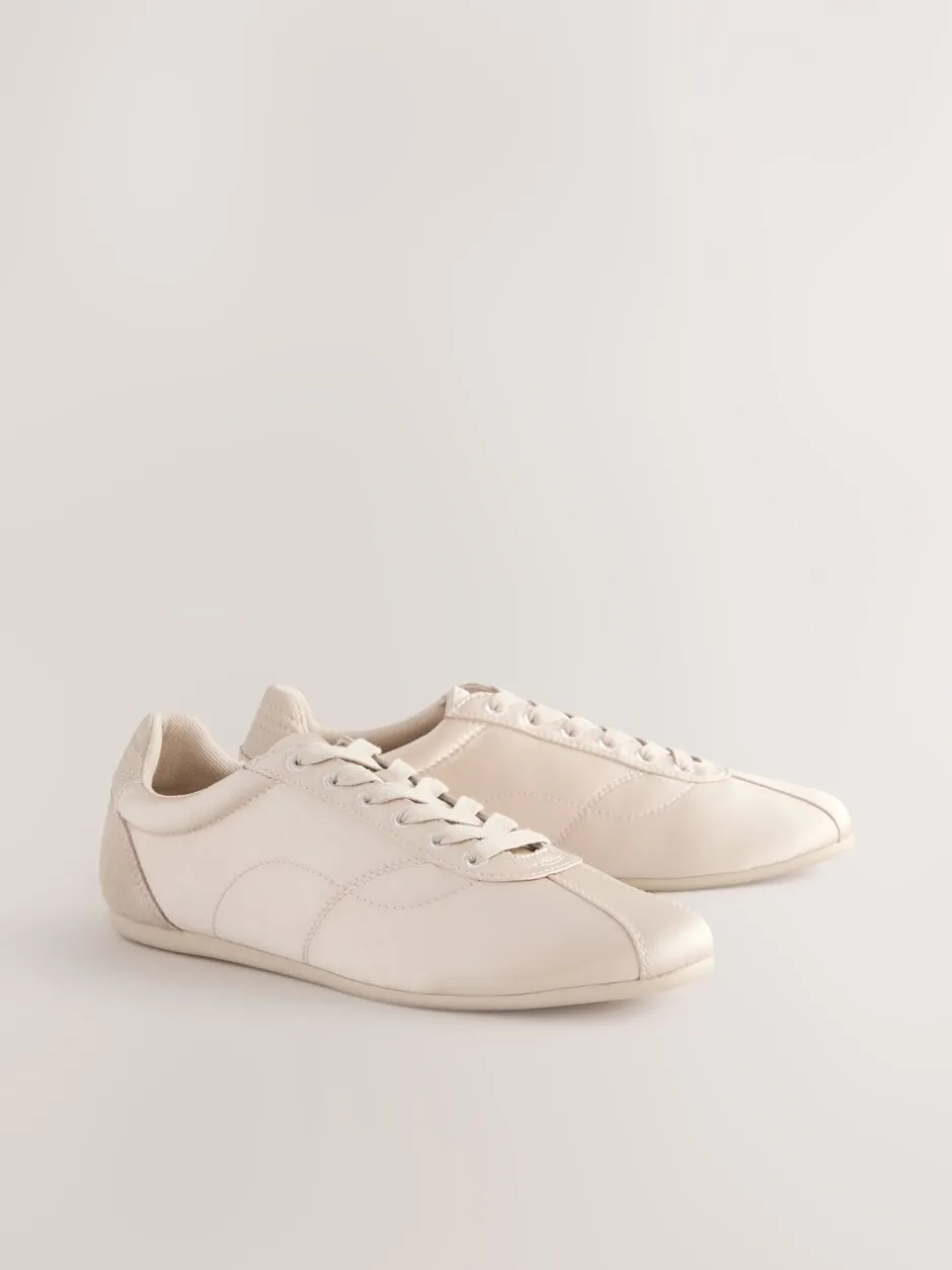 Sneakers*Next - Satijnen sneakers met veters Oesterkleurig