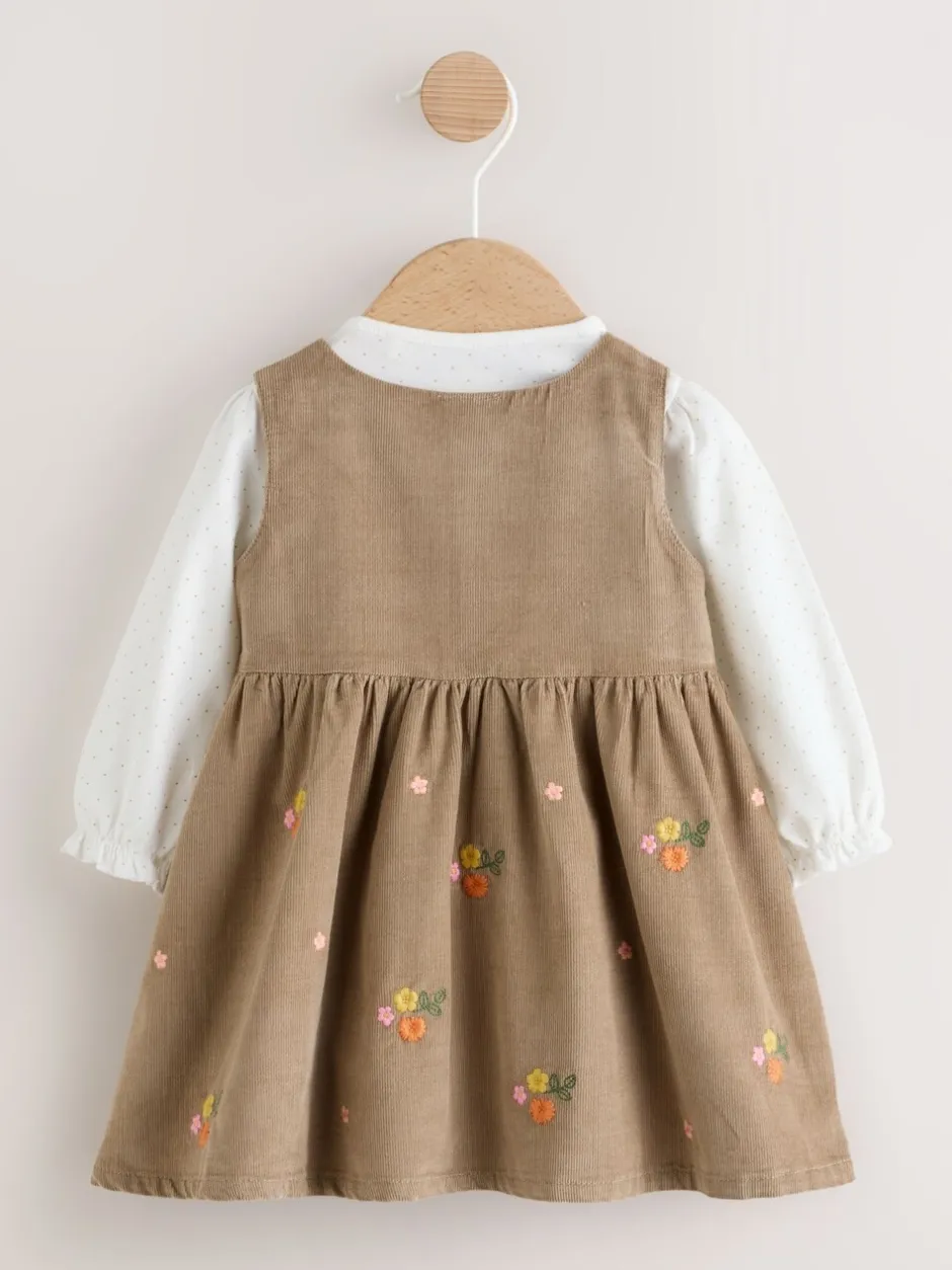 Jurken|Jurken*Next Olijfgroen geborduurd - Set van corduroy pinafore, bodysuit met lange mouwen en maillot voor baby's (0mnd-2jr)