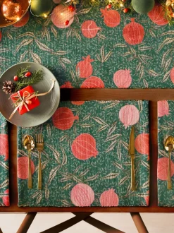 Tafellinnen En Placemats *Paoletti - Grote kersttafelloper met granaatappelprint