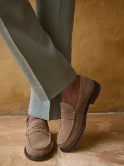 Schoenen|Formele Schoenen|Next - Standaard pasvorm - Suède instappers Pastelgeel