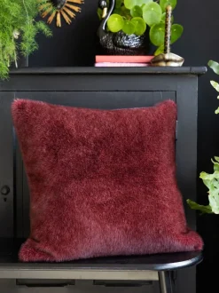 Kussentjes En Plaids|Kussentjes En Plaids*Rockett St George Luxe Faux Fur Cushion Bordeauxrood