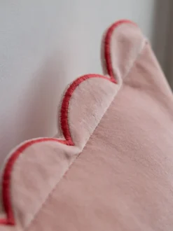 Kussentjes En Plaids|Kussentjes En Plaids*Rockett St George Ooh La La Scalloped Velvet Slogan Cushion