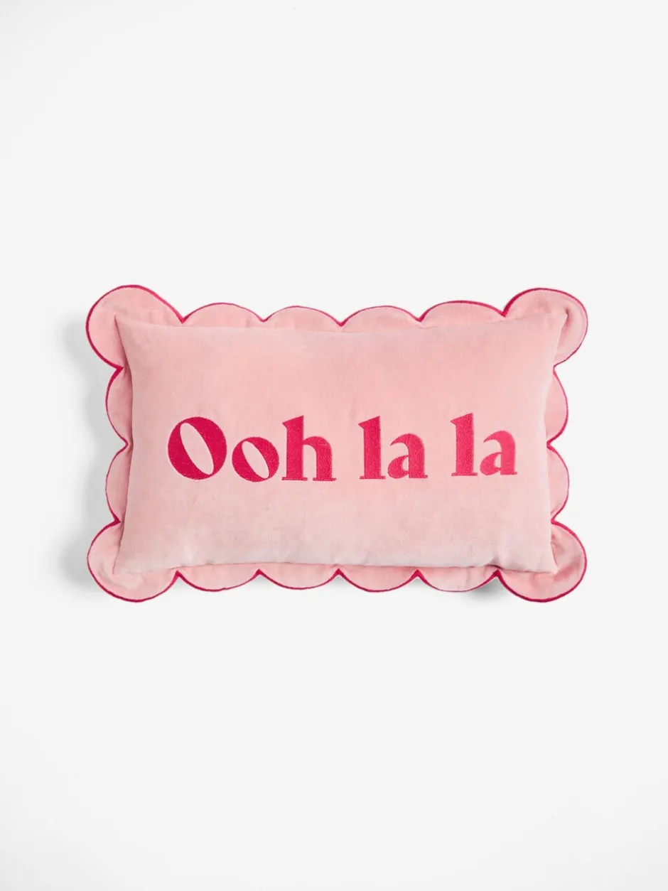 Kussentjes En Plaids|Kussentjes En Plaids*Rockett St George Ooh La La Scalloped Velvet Slogan Cushion