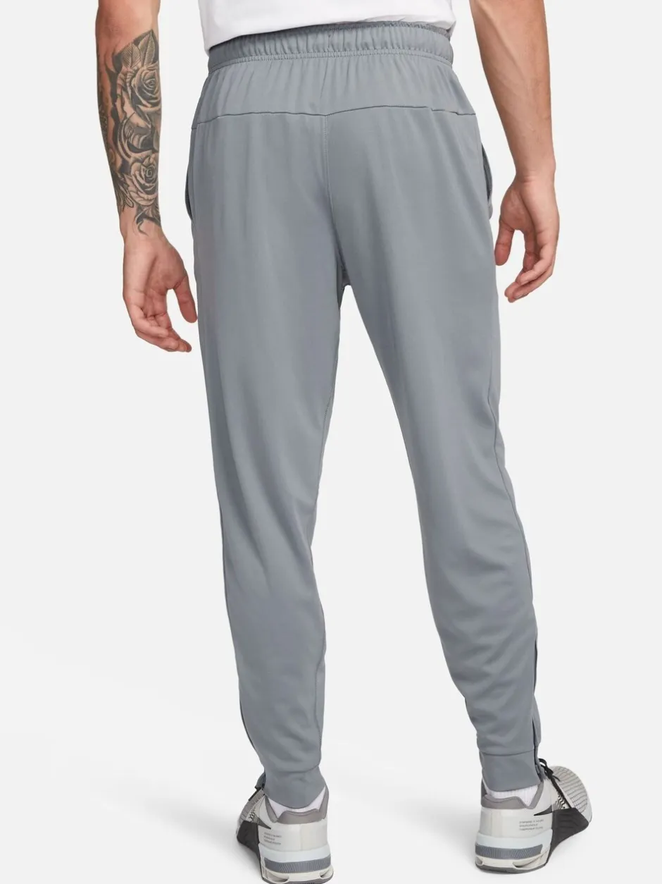 Joggingbroeken|Nike - Dri-FIT Totality trainingsbroek met taps toelopende pijpen Rookgrijs