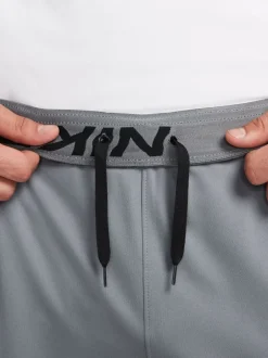 Joggingbroeken|Nike - Dri-FIT Totality trainingsbroek met taps toelopende pijpen Rookgrijs