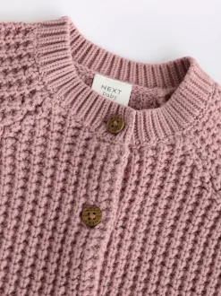 Gebreide Kleding|Next Roze - Gebreid babyvestje met geborduurde slogan op de rug (0mnd-2jr)