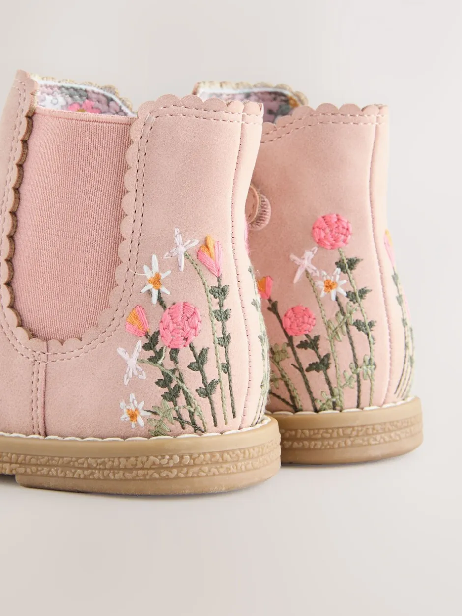 Boots*Next - Chelsea enkellaars Roze met borduursel