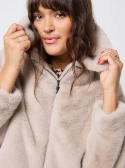 Jassen En Jacks*SCAMP & DUDE Faux Fur Jacket
