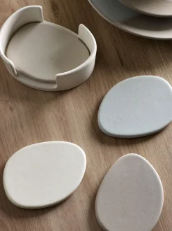 Tafellinnen En Placemats |Next Scandi keramische onderzetters in houder met kiezelmotief
