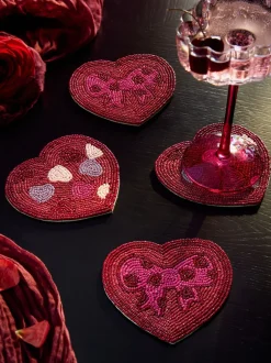 Tafellinnen En Placemats |Tafelgerei|Next Set of 4 Beaded Heart and Bow Coasters