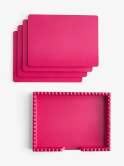 Tafellinnen En Placemats *Next Set of 4 Bobbin Wooden Placemats in Holder Cranberry-rood