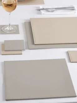 Tafellinnen En Placemats *Next Set van 4 omkeerbare placemats en onderzetters van imitatieleer Natuurlijk