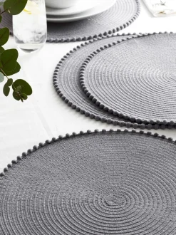 Tafellinnen En Placemats |Tafelgerei|Next Set van 4 placemats met pompon Antraciet