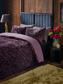 Beddengoedsets En Dekbedovertrekken|Next Set van dekbedovertrek en kussensloop van imitatiebont Paarse luipaardprint