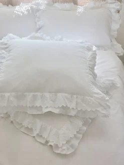 Beddengoedsets En Dekbedovertrekken*Shabby Chic by Rachel Ashwell® set van 2 Broderie Anglaise kussenslopen met ruches Wit