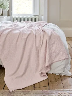 Kussentjes En Plaids|Kussentjes En Plaids|Shabby Chic by Rachel Ashwell® Textuur Bloemen Matelasse Bedloper Roze