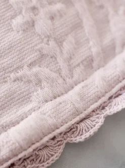 Kussentjes En Plaids|Kussentjes En Plaids|Shabby Chic by Rachel Ashwell® Textuur Bloemen Matelasse Bedloper Roze