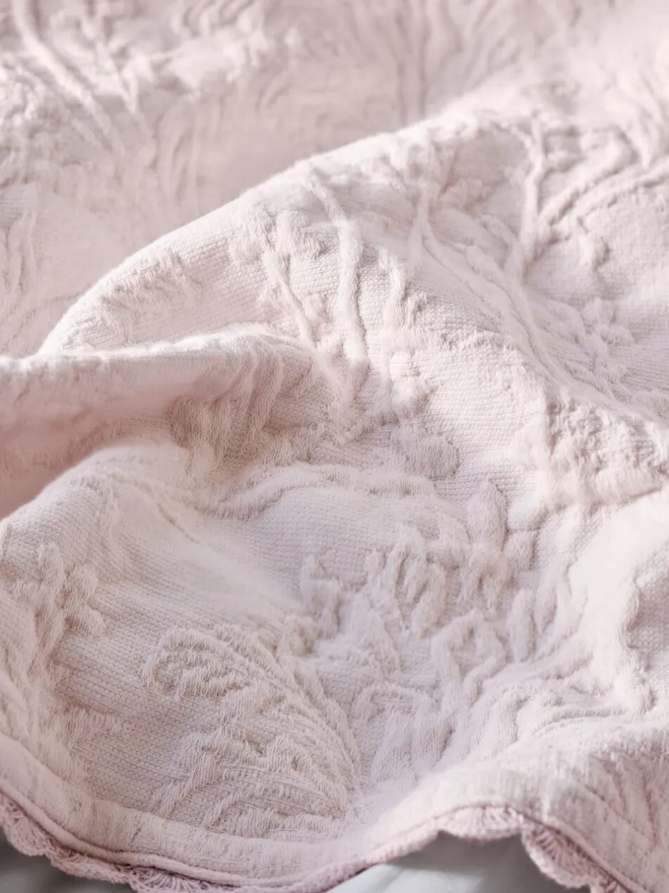 Kussentjes En Plaids|Kussentjes En Plaids|Shabby Chic by Rachel Ashwell® Textuur Bloemen Matelasse Bedloper Roze