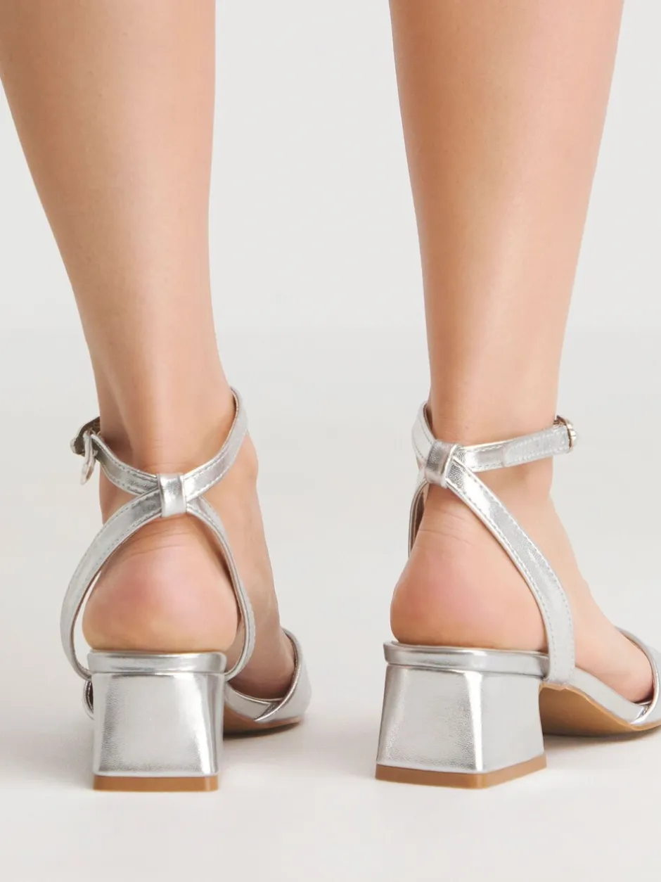 Ruimvallend En Extraruimvallend|Schoenen Met Hakken|Simply Be Barely There On Low Block Heel Sandals
