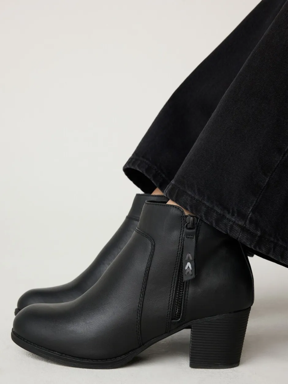 Boots*Skechers Taxi Ankle Boots