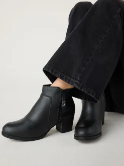 Boots*Skechers Taxi Ankle Boots